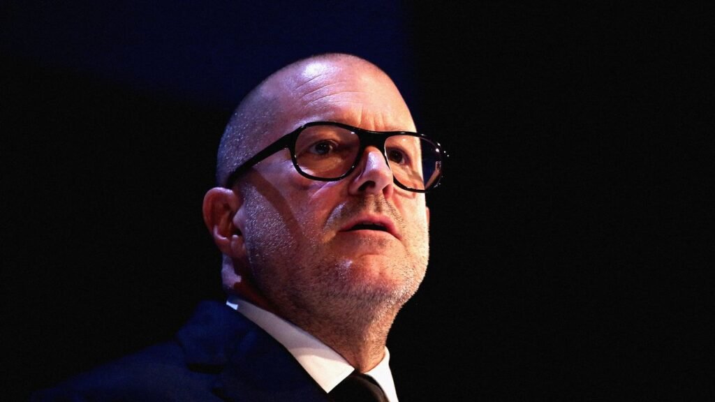 OpenAI "recluta" Jony Ive e punta dritto ai dispositivi AI