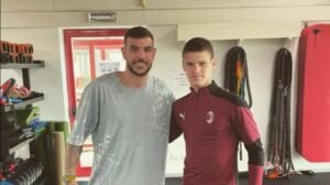 Liverpool, ecco Kerkez: l'ex Milan sbarca in Inghilterra, domani le visite mediche -