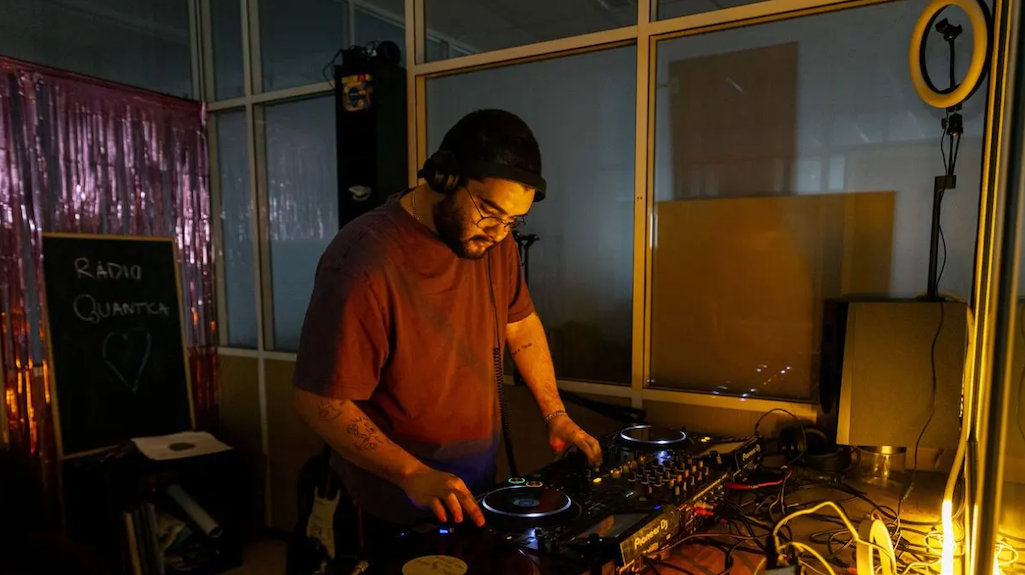Lisbon's Rádio Quântica launches crowdfunder for new studio · News ⟋ RA