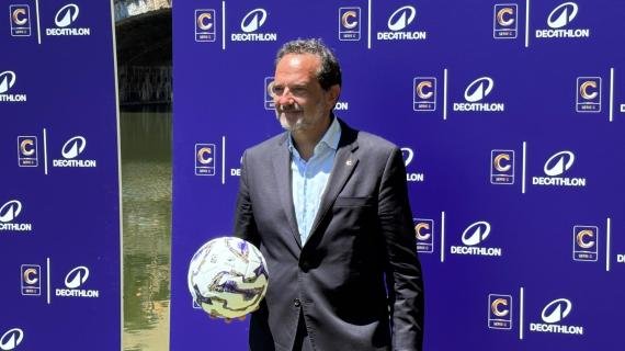 Tutto pronto per la nuova Serie C: presentato il pallone. Marani: "Ispirato all'arte di Firenze" -