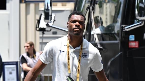 Inter, il mercato balla sulle clausole: scaduta per Thuram, più lunga per Dumfries -