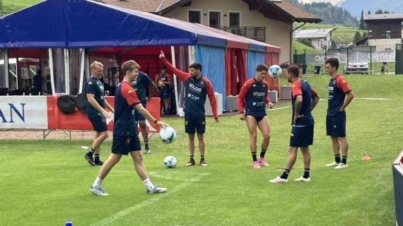 Genoa, alta intensità in campo a Moena: partitelle a pressione nel mattutino al "Benatti" -