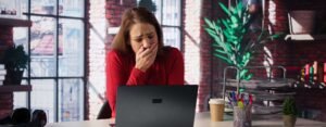 Siti di biglietti aerei fake bloccati: come riconoscere le truffe online