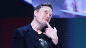 Un Elon Musk furioso minaccia azioni legali contro Apple, ‘colpevole’ di favorire OpenAI nel posizionamento delle app