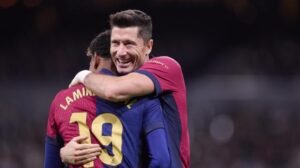 Lewandowski protegge Xavi: "Speciale. Anche grazie a lui il Barcellona è quello che è oggi" -