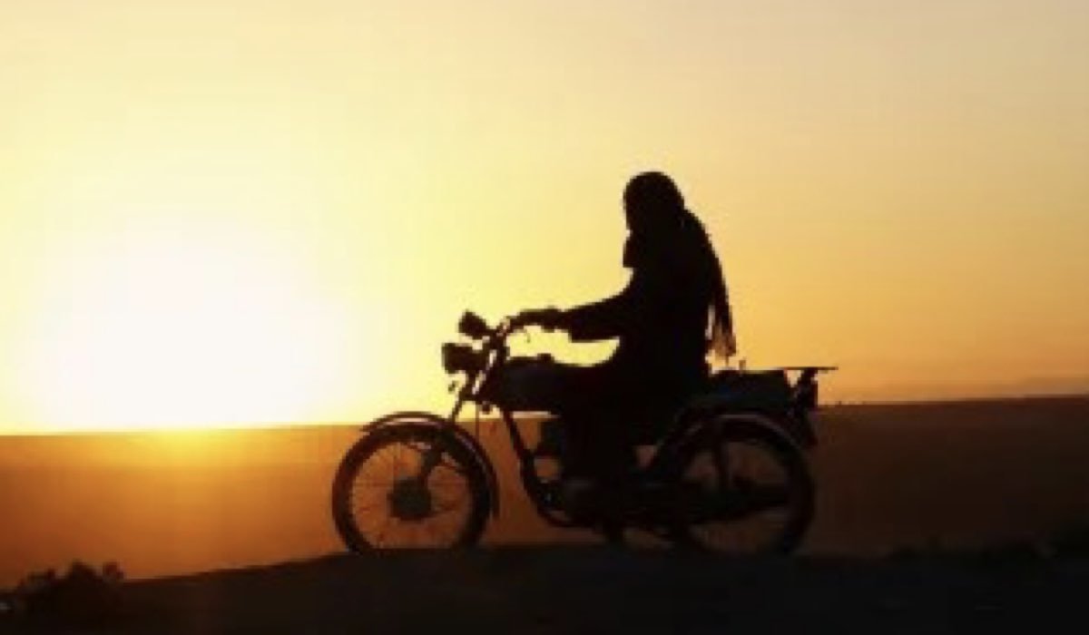 Cutting Through Rocks, recensione del film di Khaki e Eyni