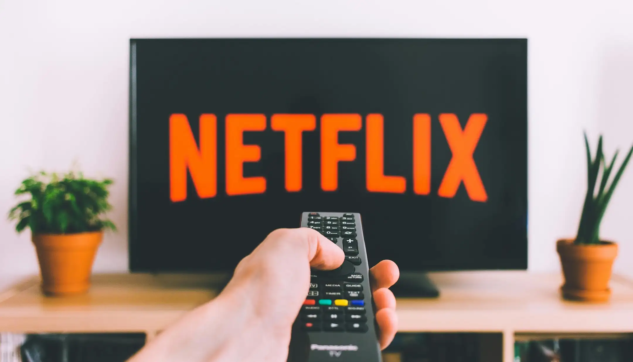Sky e Netflix a 14,90 euro al mese e con 5 euro in più c'è anche il Cinema