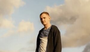 Surviving Earth, recensione dell'opera prima di Thea Gajić