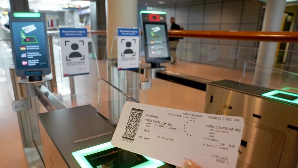 Face boarding, stop del Garante della privacy al riconoscimento facciale in aeroporto
