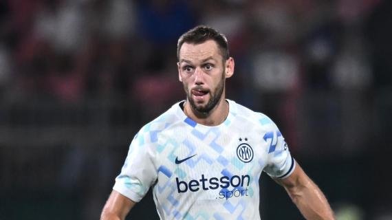 Inter, De Vrij: "Akanji si è inserito subito bene. Con lui c'è già molta intesa" -
