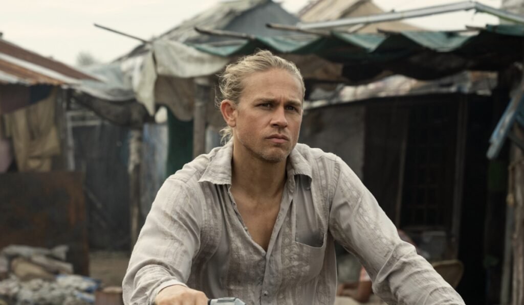 MONSTER saga, Charlie Hunnam sarà il serial killer Ed Gein nella terza stagione
