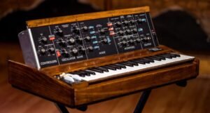 Bob Moog Foundation to auction off vintage Minimoog signed by Todd Rundgren · News ⟋ RA