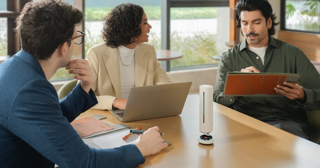 Insta360 Wave fa da vivavoce intelligente per le videocall. E con l'AI fa la minuta e la sintesi della riunione