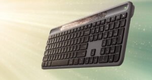 Logitech lancia la tastiera 100% wireless: si ricarica con la luce e ha 4 mesi di autonomia