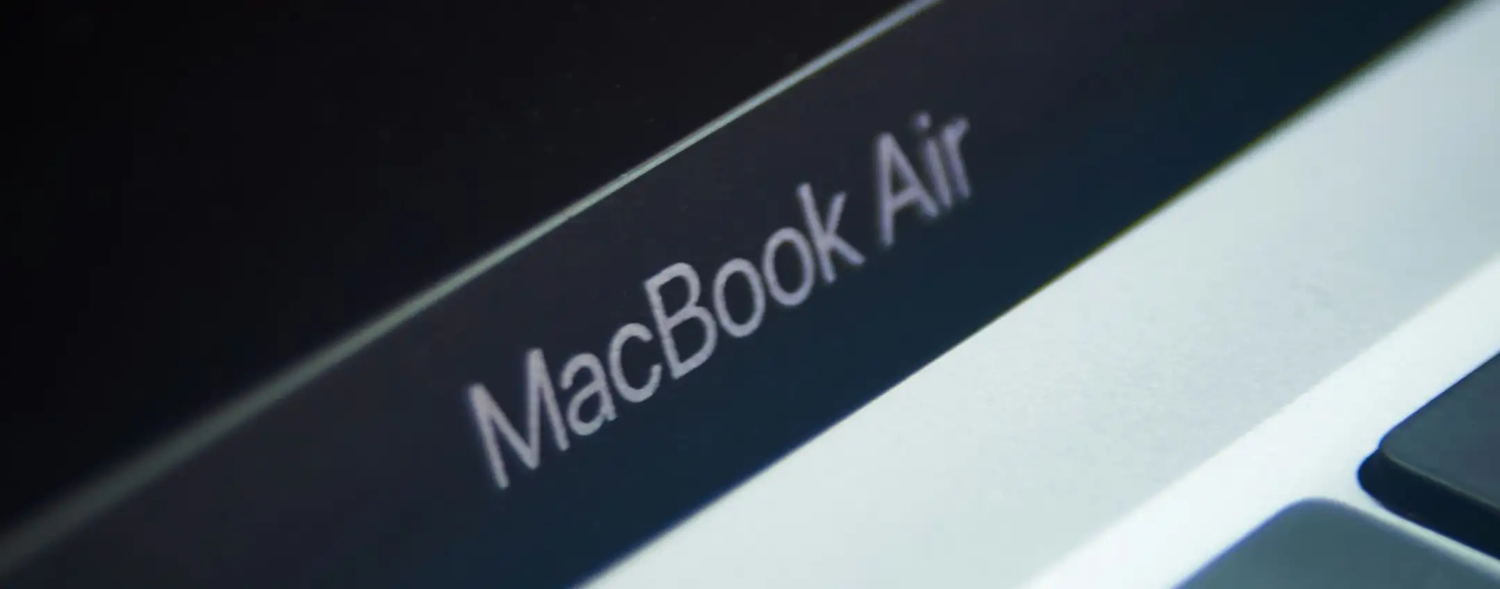 Apple: il MacBook Air 11" è obsoleto, l'iPhone 8 Plus vintage