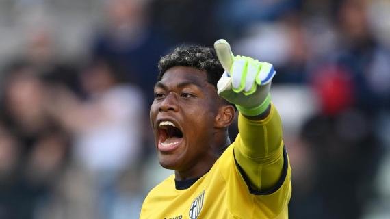 Suzuki salva il Parma, il Genoa non sfonda e sbaglia un rigore con Cornet: 0-0 a Marassi -