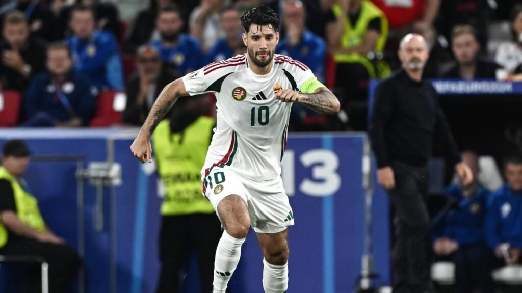 Lo scherzo del destino: Szoboszlai gela Cristiano Ronaldo, poi riceve la maglia dei sogni -