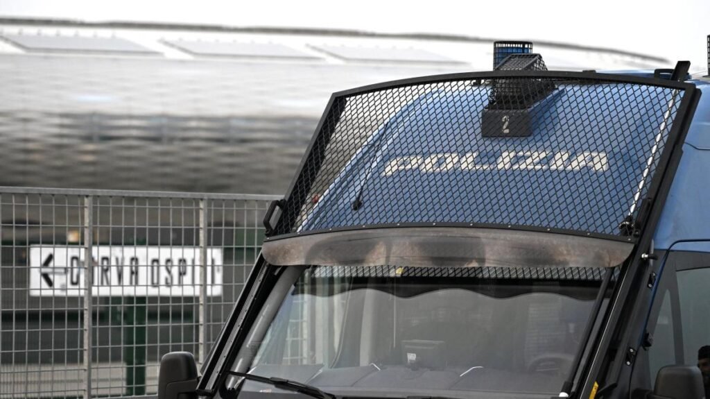 Presunto traffico di droga, i pm chiedono 20 anni per il capo ultrà milanista Lucci -