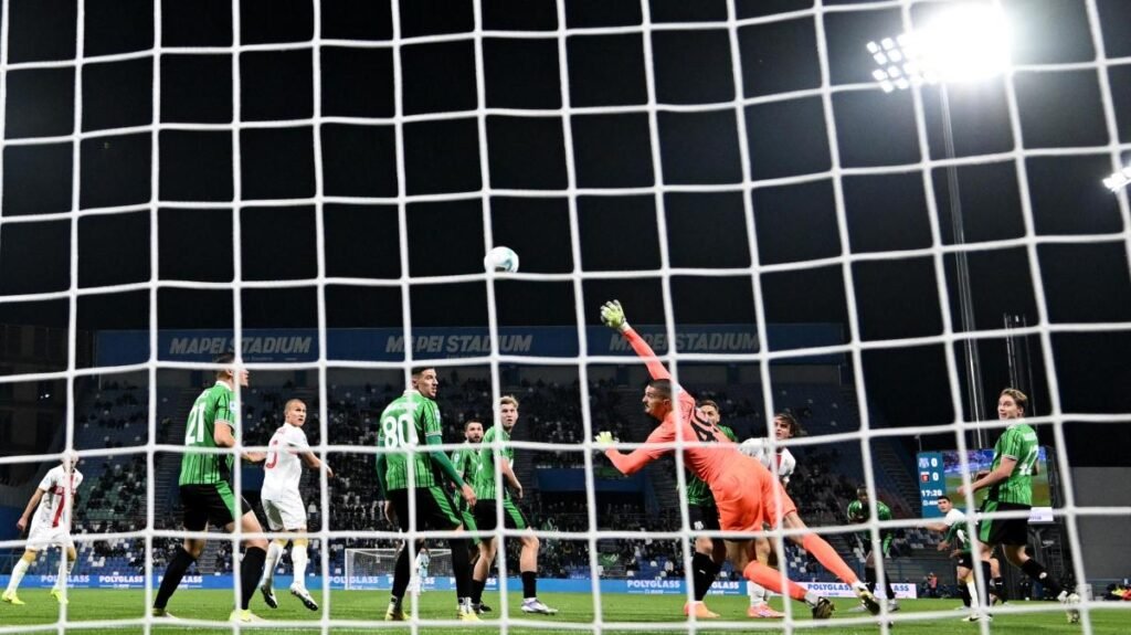 Sassuolo-Genoa 1-2, le pagelle: Norton Cuffy da urlo, bene Ostigard. Berardi non basta -