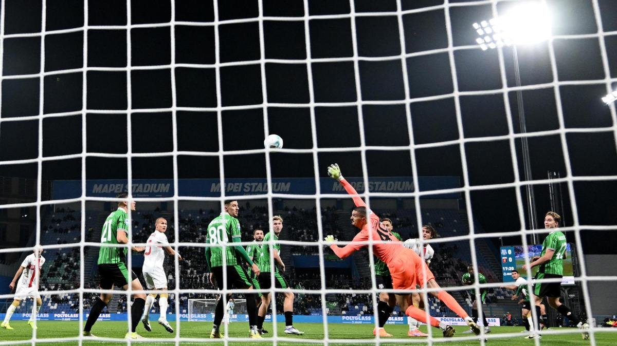 Sassuolo-Genoa 1-2, le pagelle: Norton Cuffy da urlo, bene Ostigard. Berardi non basta -