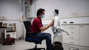 Con questa finanziaria l'Istituto italiano di tecnologia rischia di perdere fino a 200 ricercatori, non ce lo possiamo permettere