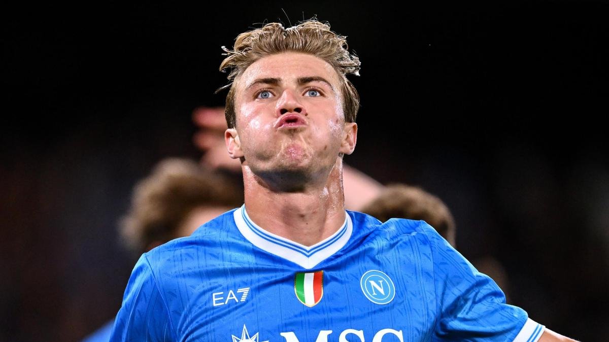 Napoli, rientri e rotazioni pianificate: Conte con cinque novità contro il Como -