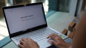 ChatGPT compie tre anni: come l’AI generativa ha cambiato tutto (e cosa ci aspetta adesso)