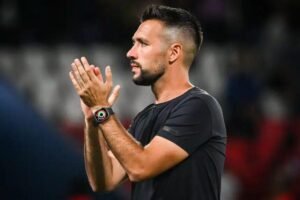 Farioli vince, Mourinho si fa rimontare sul 2-2: solo lo Sporting tiene il passo del Porto -