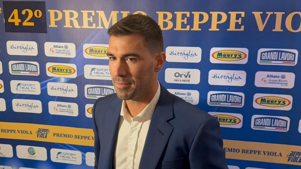 Romagnoli dal palco del premio Viola: "La Lazio deve puntare ogni anno all'Europa" -