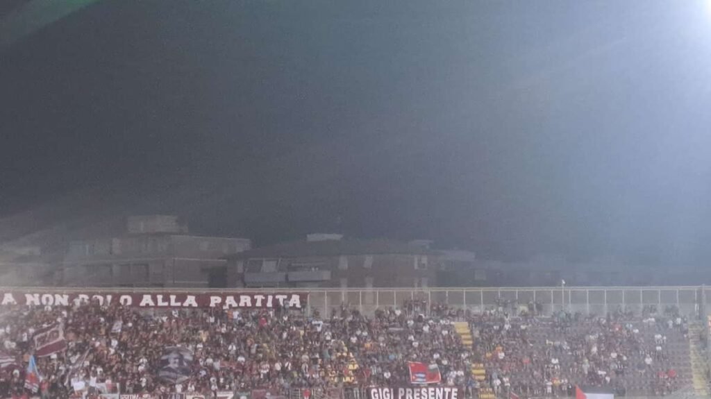 Livorno, la società chiede una tregua ai tifosi: prezzi ridotti per la gara con la Torres -