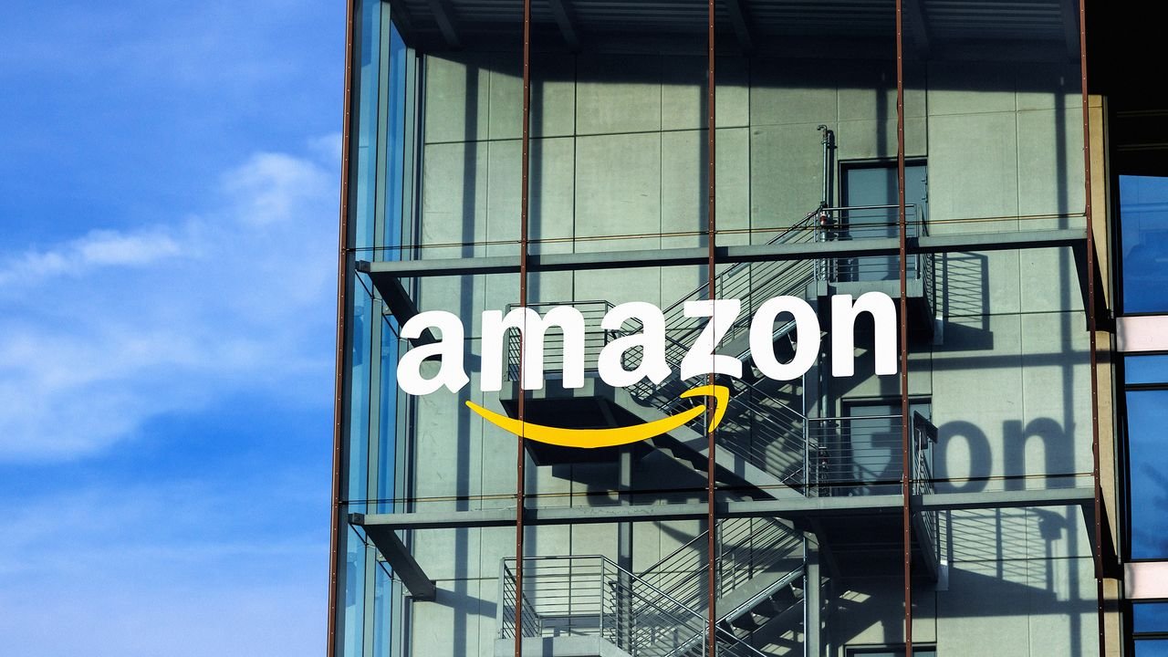 Accordo OpenAI-Amazon, la società di Sam Altman continuerà a muovere i fili dell'intelligenza artificiale