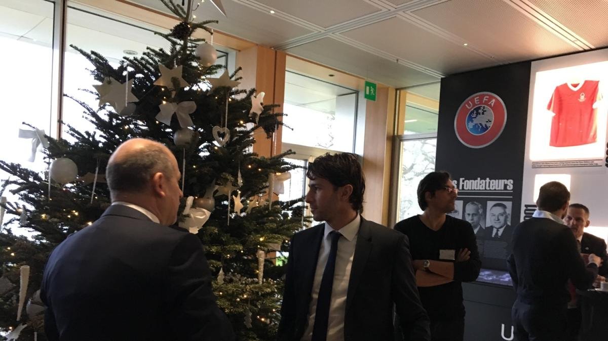 L'Ajax cerca un nuovo direttore tecnico. Due candidature "nostalgiche": Maxwell e Cruyff -