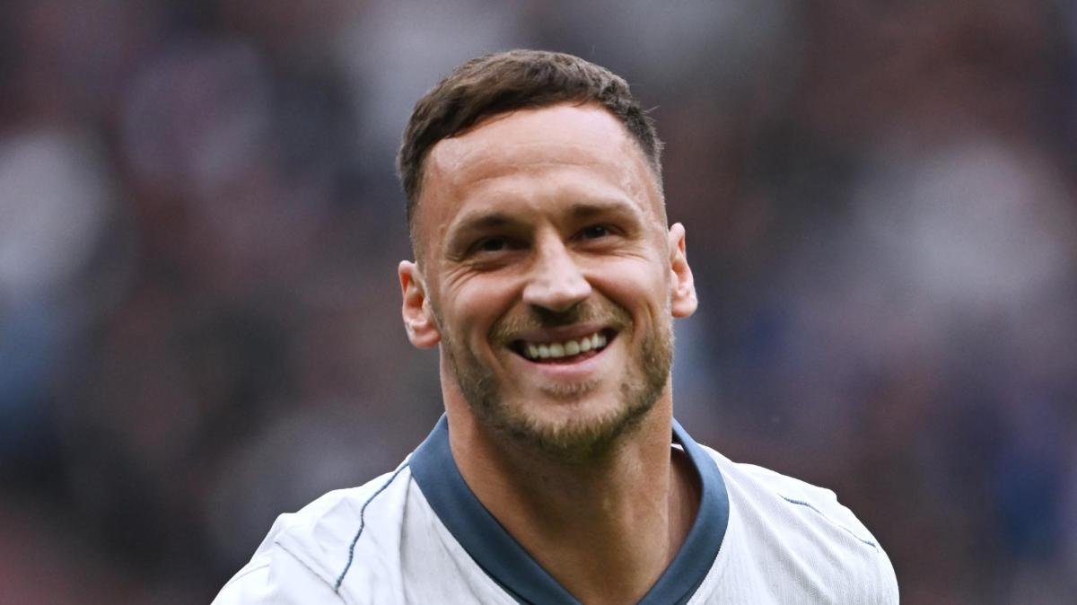 Austria ai Mondiali, Arnautovic fugge col capello da pescatore: "Devo andare a festeggiare" -