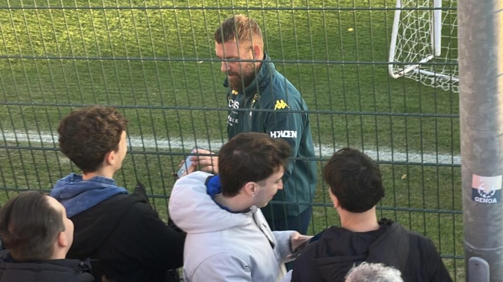 Genoa, l'entusiasmo dei tifosi per la squadra e due speranza per De Rossi verso Cagliari -
