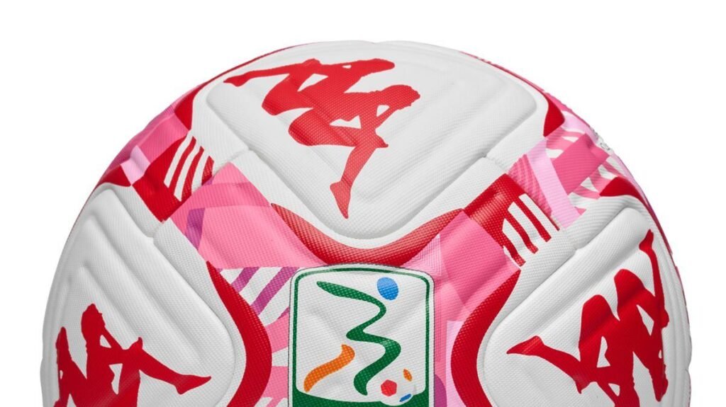 Serie B, in campo con il pallone rosso per la giornata contro la violenza sulle donne -