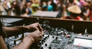 Only 36 percent of UK club royalties reach the right creators, report finds · News ⟋ RA