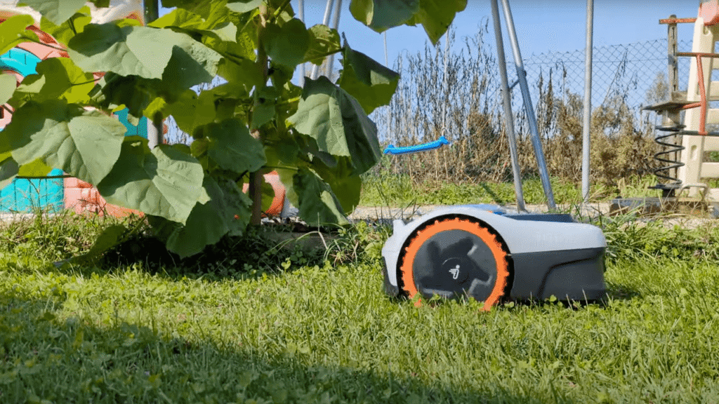 Segway Navimow i105, la prova del robot tagliaerba campione di qualità/prezzo