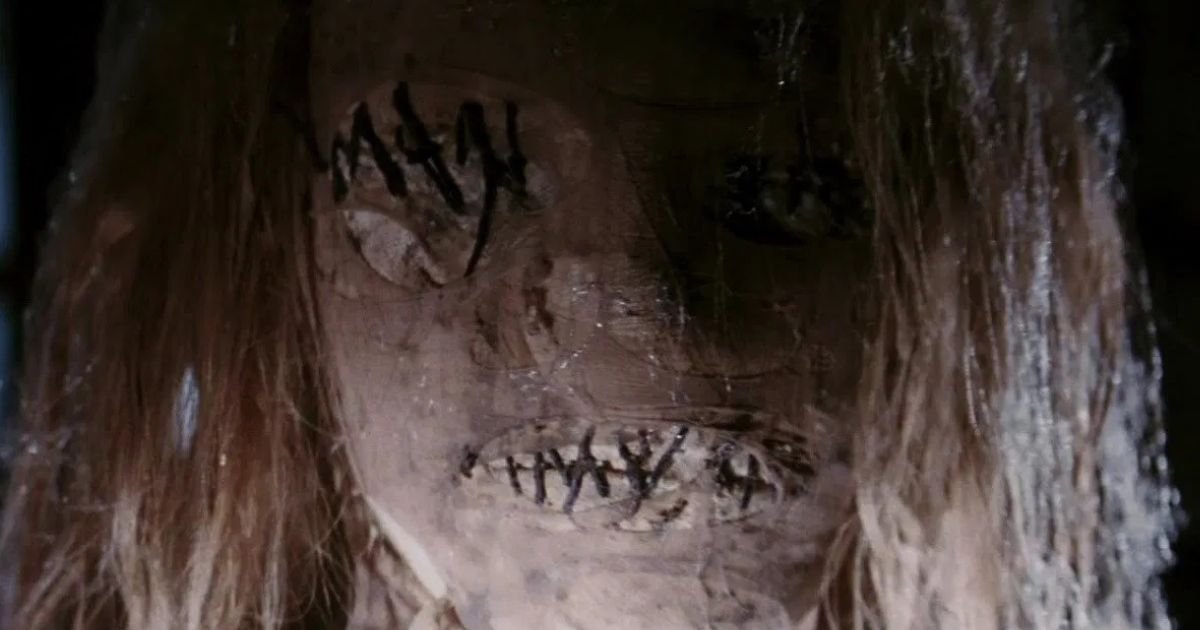Anche a distanza di anni, il colpo di scena di questo controverso film horror non ha assolutamente senso