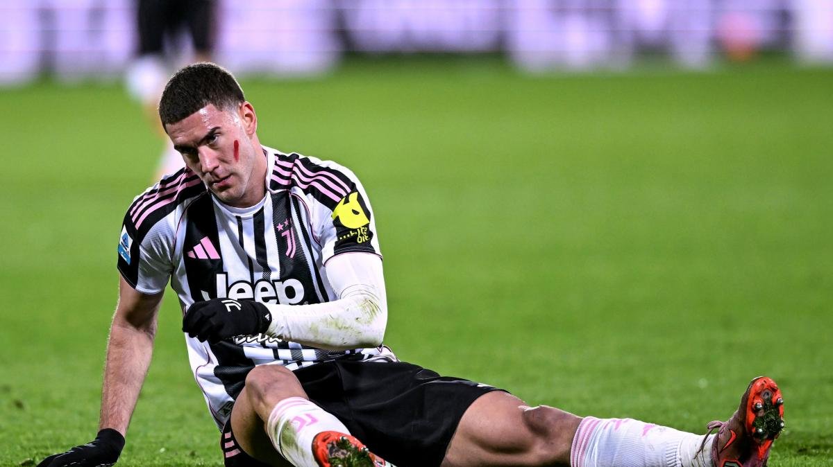 Vlahovic infortunato e in scadenza. Al rientro potrebbe aver già firmato per un altro club -