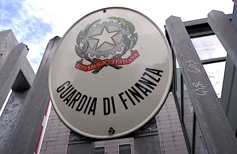 Fondi pubblici del cinema a club di calcio: la Procura di Roma indaga sui finanziamenti di Banca Progetto -