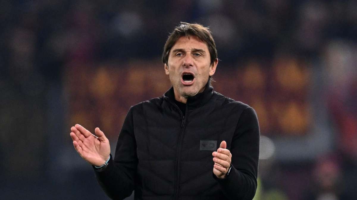 Napoli-Cagliari, le formazioni ufficiali: Conte ne cambia 8 e lancia Vergara e Ambrosino -