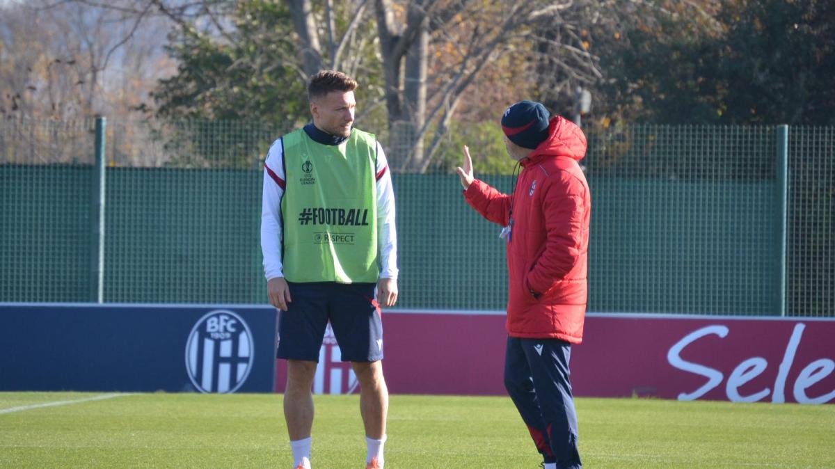 Bologna, rifinitura in vista del Celta Vigo: lungo colloquio tra Italiano e Immobile -