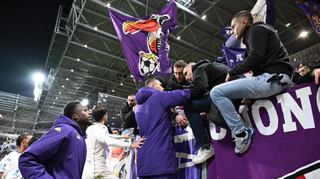 Dzeko e il colloquio con i tifosi della Fiorentina, Ferrari: "Domenica è nato qualcosa di importante" -