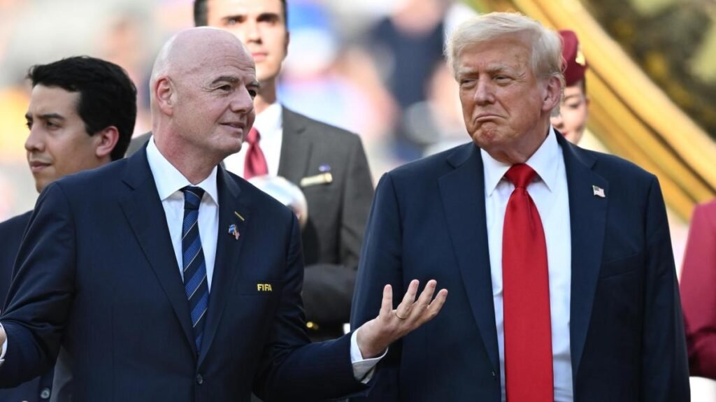 Infantino show, Trump premiato per la pace: il sorteggio e tutti i gironi Mondiali -