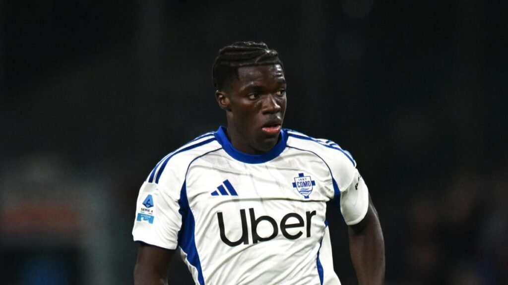 Como, guai per Diao: infortunio contro la Roma, lascia il campo in lacrime per Douvikas -