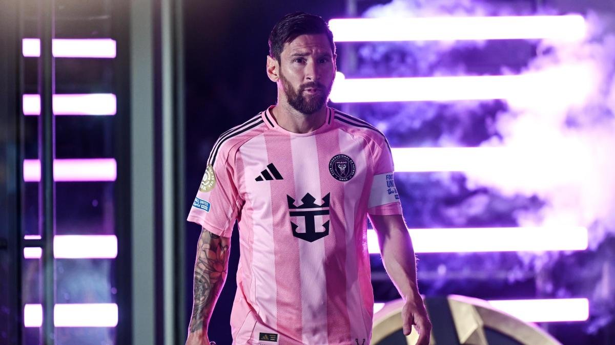 Barcellona, Deco spazza via le voci su Messi: "Non tornerà, ipotesi mai presa in considerazione" -