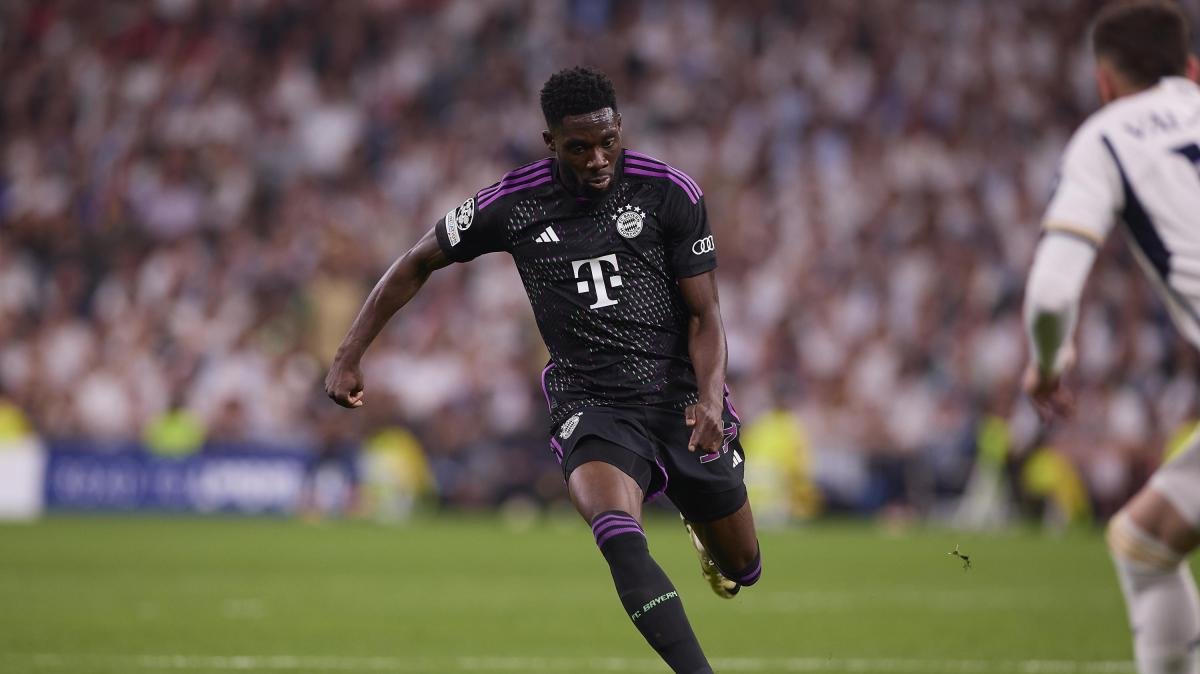 Bayern, tutti felici per il ritorno di Alphonso Davies: "Un regalo di Natale anticipato" -
