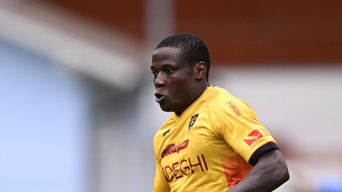 Il Parma fa il colpaccio nello scontro diretto col Lecce: il rosso a Banda è pesantissimo -