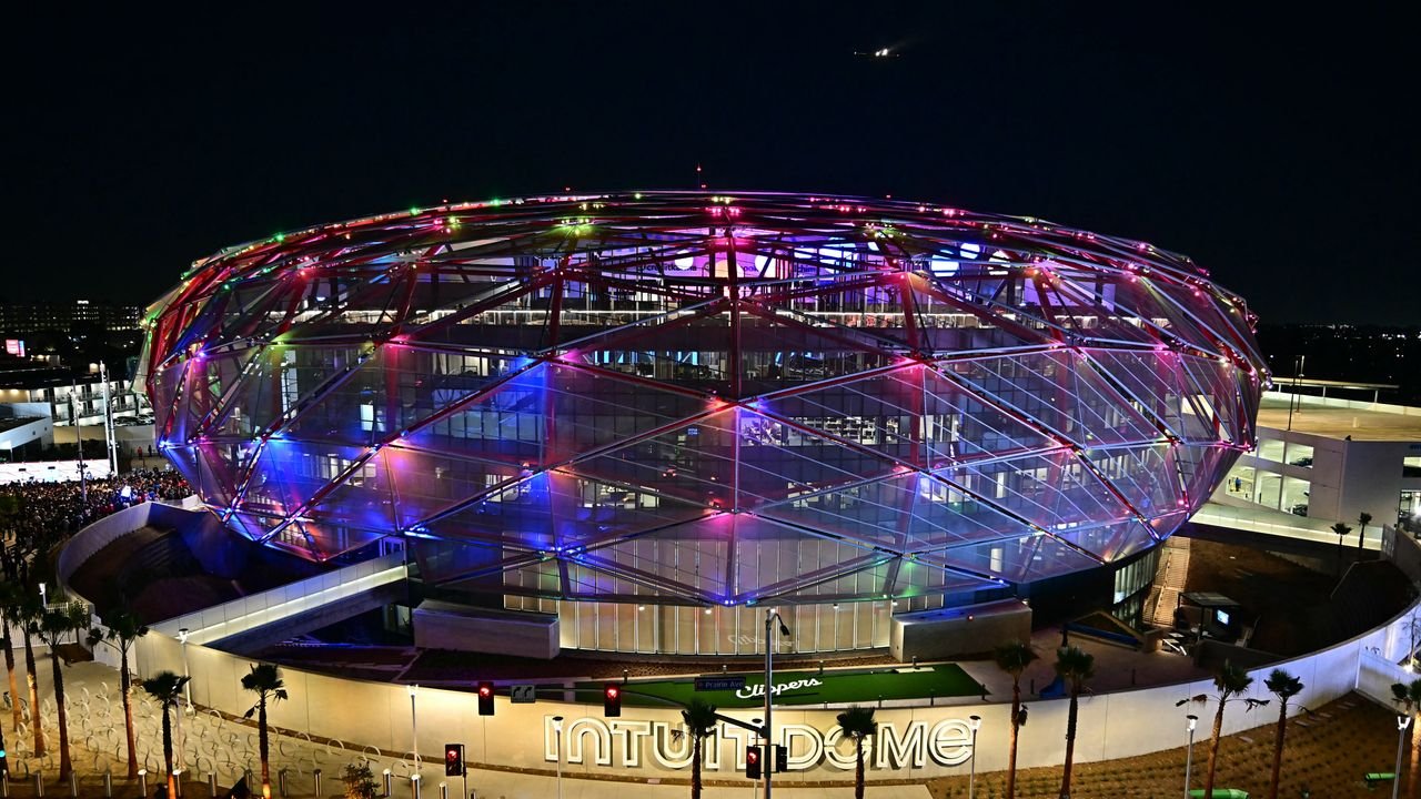 Luci, highlights, dati e tanta AI: benvenuti nell'era dello smart stadium