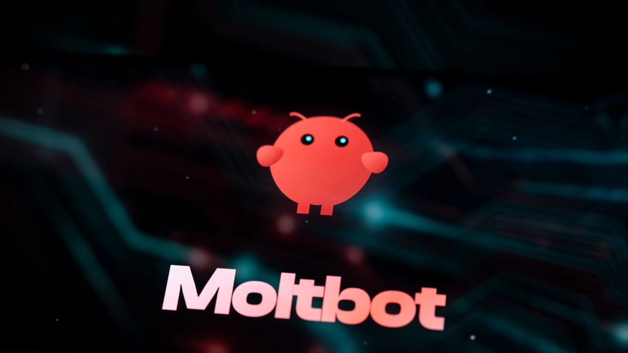 Che cos'&egrave; Moltbot, l'assistente AI sulla bocca di tutti a cui gli utenti stanno affidando la vita quotidiana